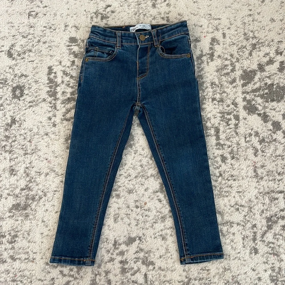 Zara Baby jeans (2 pair) - size 3-4 Toddler - Picture 4 of 7